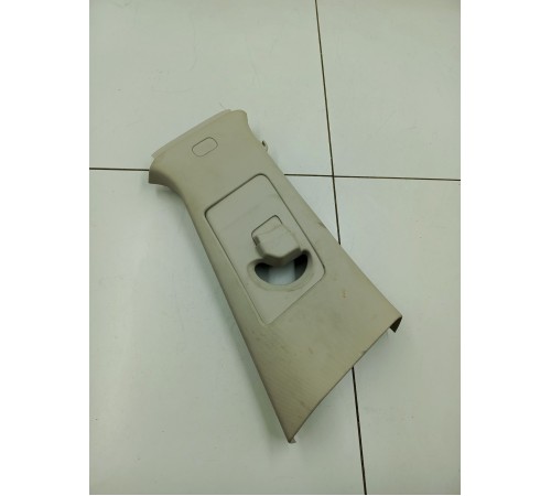 Обшивка центральной стойки правая верхняя