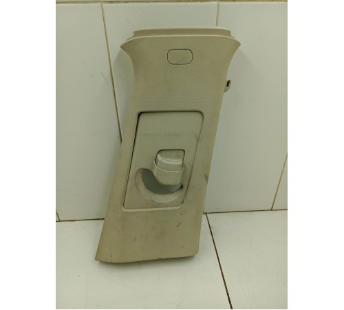 Обшивка центральной стойки правая верхняя