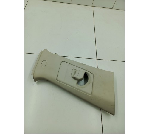 Обшивка центральной стойки правая верхняя