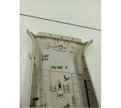 Обшивка центральной стойки правая верхняя