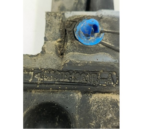 Уплотнитель капота левый