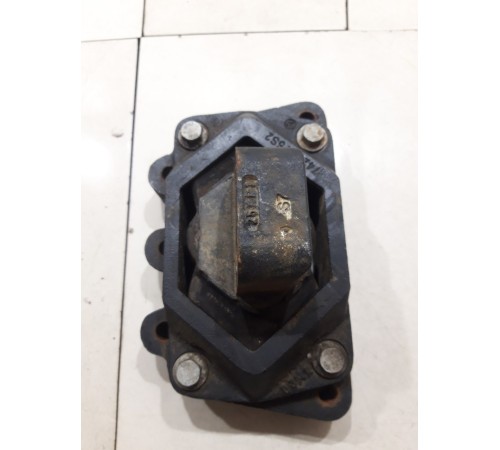 Опора коробки передач АКПП левая