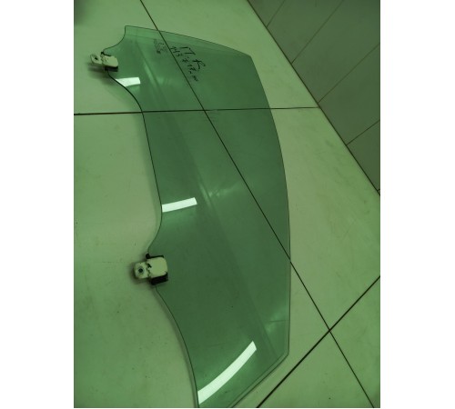 Стекло двери переднее правое