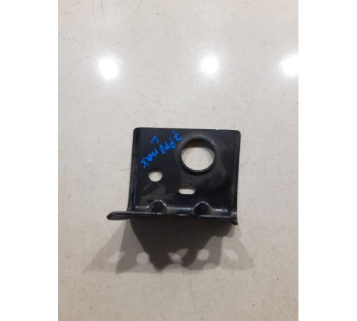 Кронштейн радиатора левый