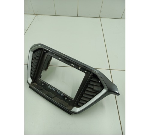 Накладка декоративная центрального монитора