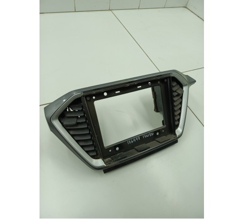 Накладка декоративная центрального монитора