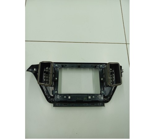 Накладка декоративная центрального монитора