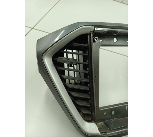 Накладка декоративная центрального монитора