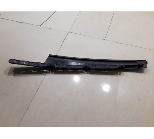 Накладка двери (передняя левая)