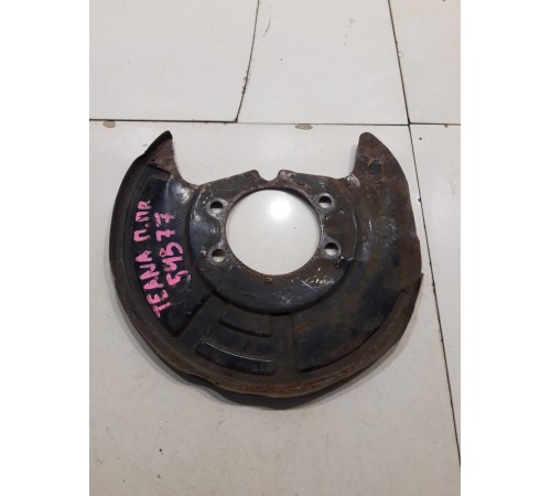 Кожух тормозного диска(передний правый)