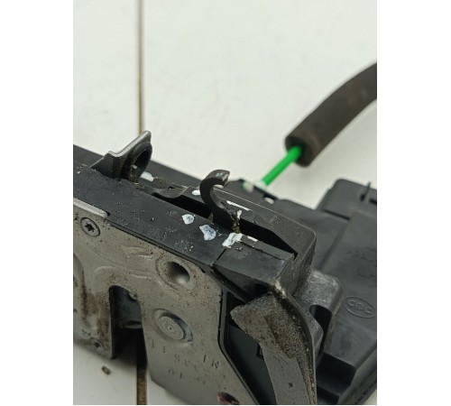 Замок двери передний левый