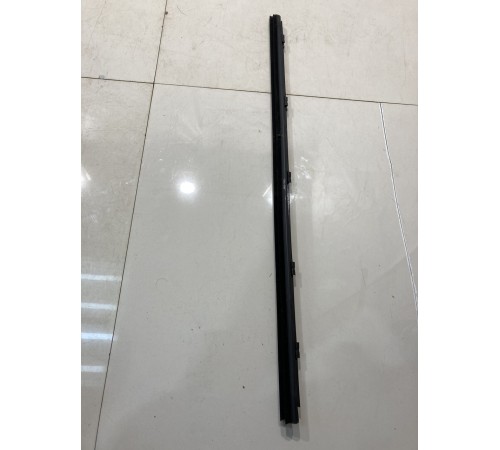 Уплотнитель стекла (передний, левый)