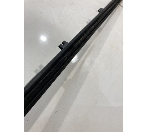 Уплотнитель стекла (передний, левый)