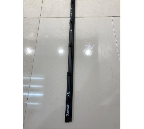 Уплотнитель стекла (передний, левый)