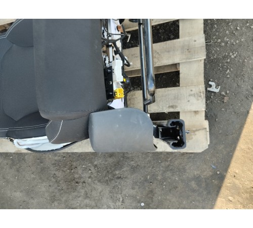 Сиденье переднее правое