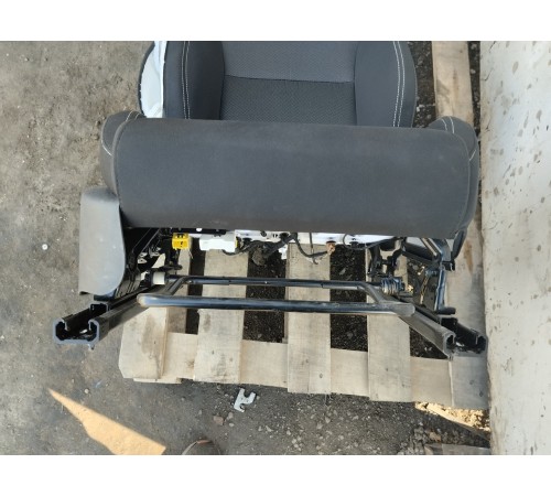 Сиденье переднее правое