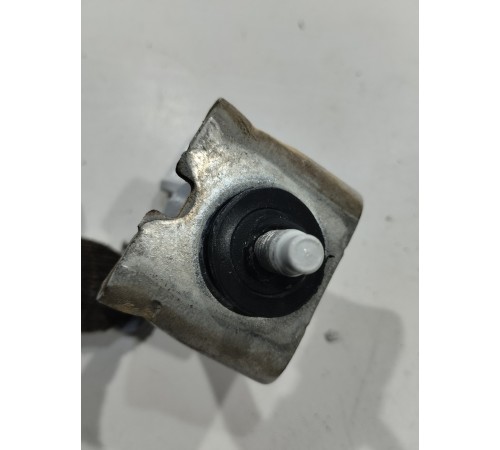 Петля багажника