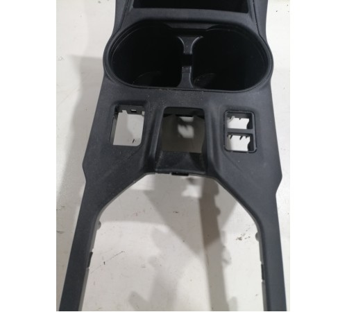 Накладка центральной консоли с подстаканниками