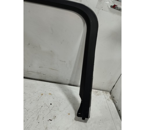 Накладка рамки стекла задняя левая внутренняя