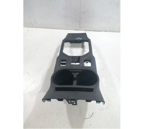 Накладка центральной консоли с подстаканниками