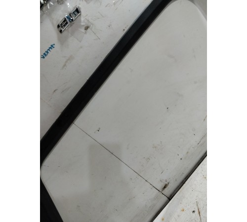 Накладка рамки стекла задняя левая внутренняя