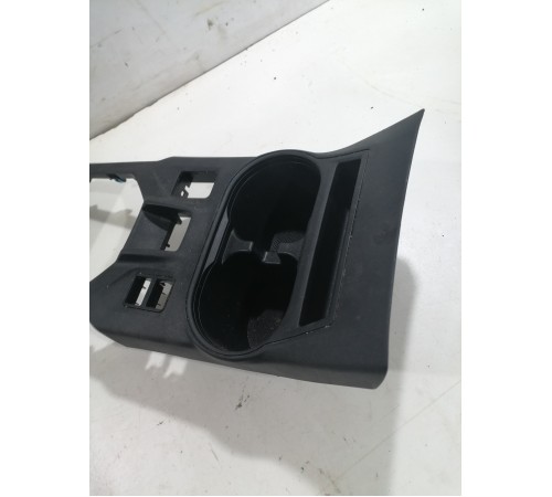 Накладка центральной консоли с подстаканниками