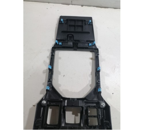 Накладка центральной консоли с подстаканниками