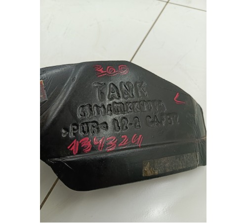 Пыльник крыла передний левый