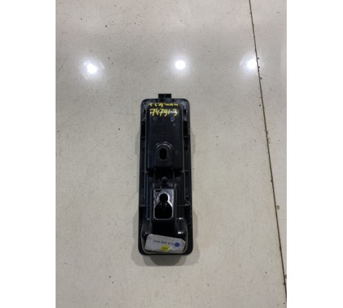 Ручка спинки заднего сиденья правая