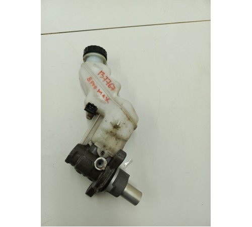 Главный тормозной цилиндр с бачком