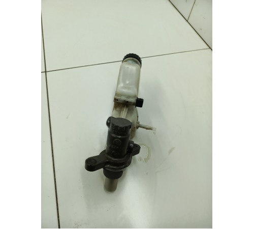 Главный тормозной цилиндр с бачком