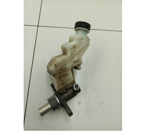 Главный тормозной цилиндр с бачком