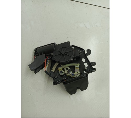 Замок крышки багажника