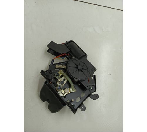 Замок крышки багажника