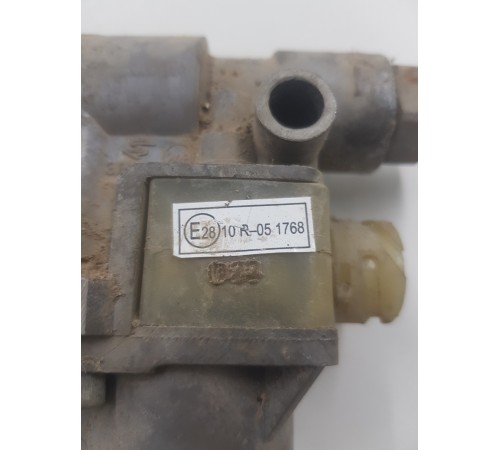 Клапан тормозной системы задний правый