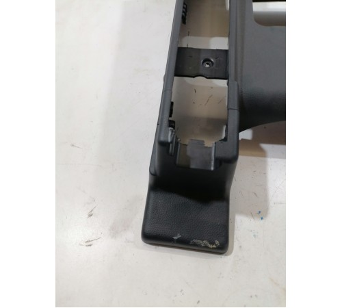 Накладка нижняя переднего правого сиденья