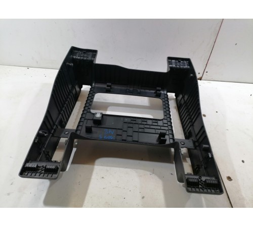 Накладка нижняя переднего правого сиденья