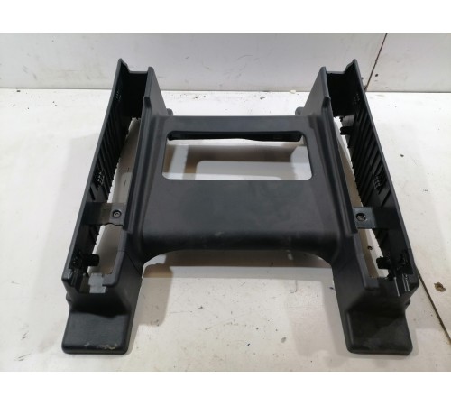 Накладка нижняя переднего правого сиденья