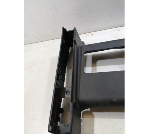 Накладка нижняя переднего правого сиденья