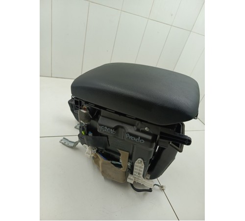 Подлокотник центральной консоли