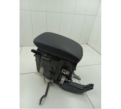 Подлокотник центральной консоли