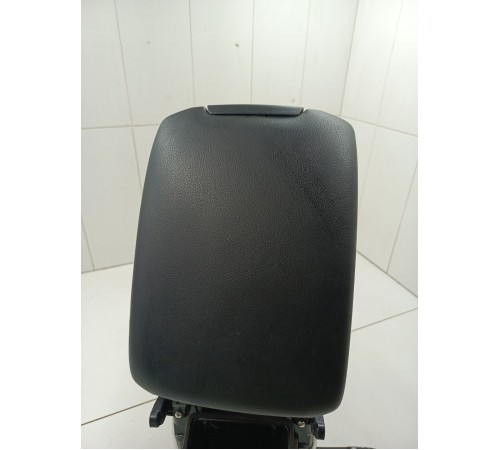 Подлокотник центральной консоли