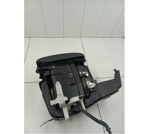 Подлокотник центральной консоли