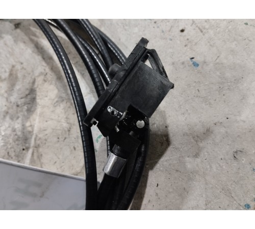 Трос лючка бензобака