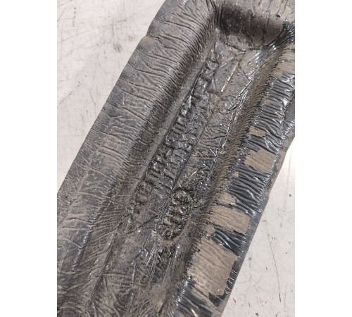 Уплотнитель крыла передний правый