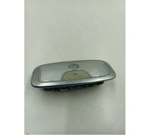 Плафон внутреннего освещения салона правый