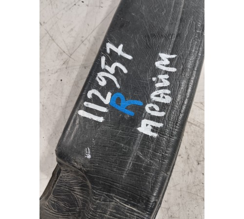 Уплотнитель крыла передний правый