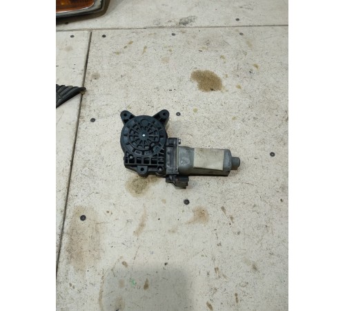 Моторчик стеклоподъемника задний правый