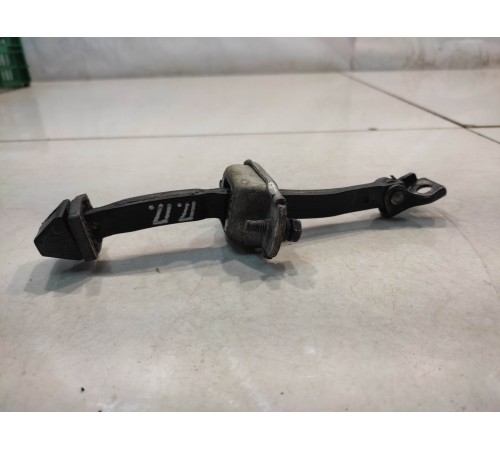 Ограничитель двери (передний, правый)