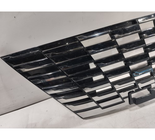 Решетка радиатора с эмблемой